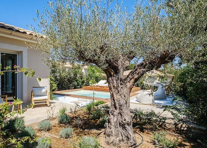 Luxurious New Pool Golf St Tropez فيلة